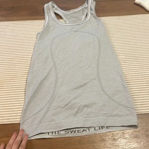 Lululemon fitted tank size 4